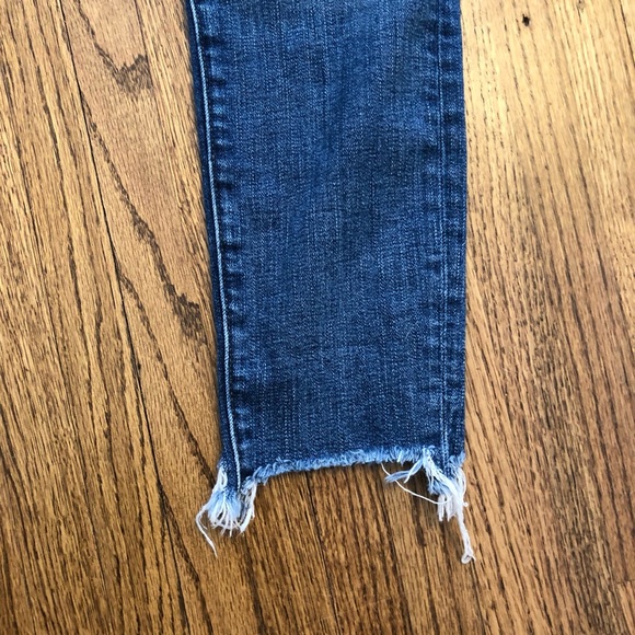 Madewell 9” High Rise Skinny Crop Jean Destructed Hem Edition - Picture 5 of 8